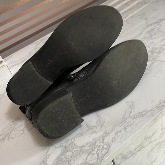 Women’s size 9 Gentle Souls by Kenneth Cole Soft Black Leather boots w zippers - Picture 10 of 10